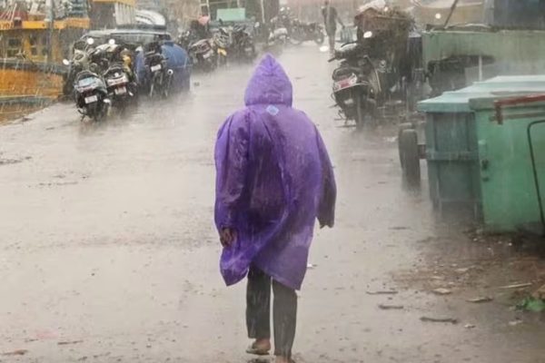 Cyclone eases after lashing India coast, no deaths reported