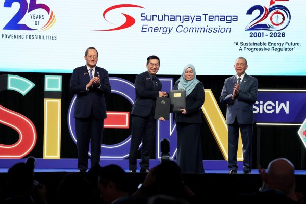 Malaysia ready to assist Singapore in Linggiu Dam solar project, says Fadillah